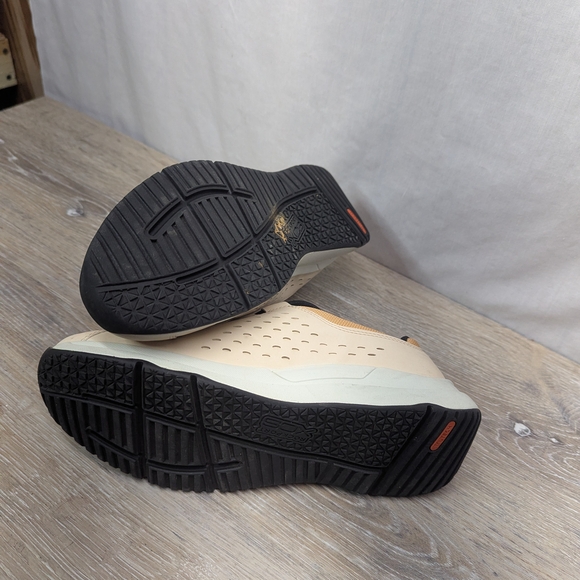 Men's Beige and Black Casual Shoes - Picture 7 of 11